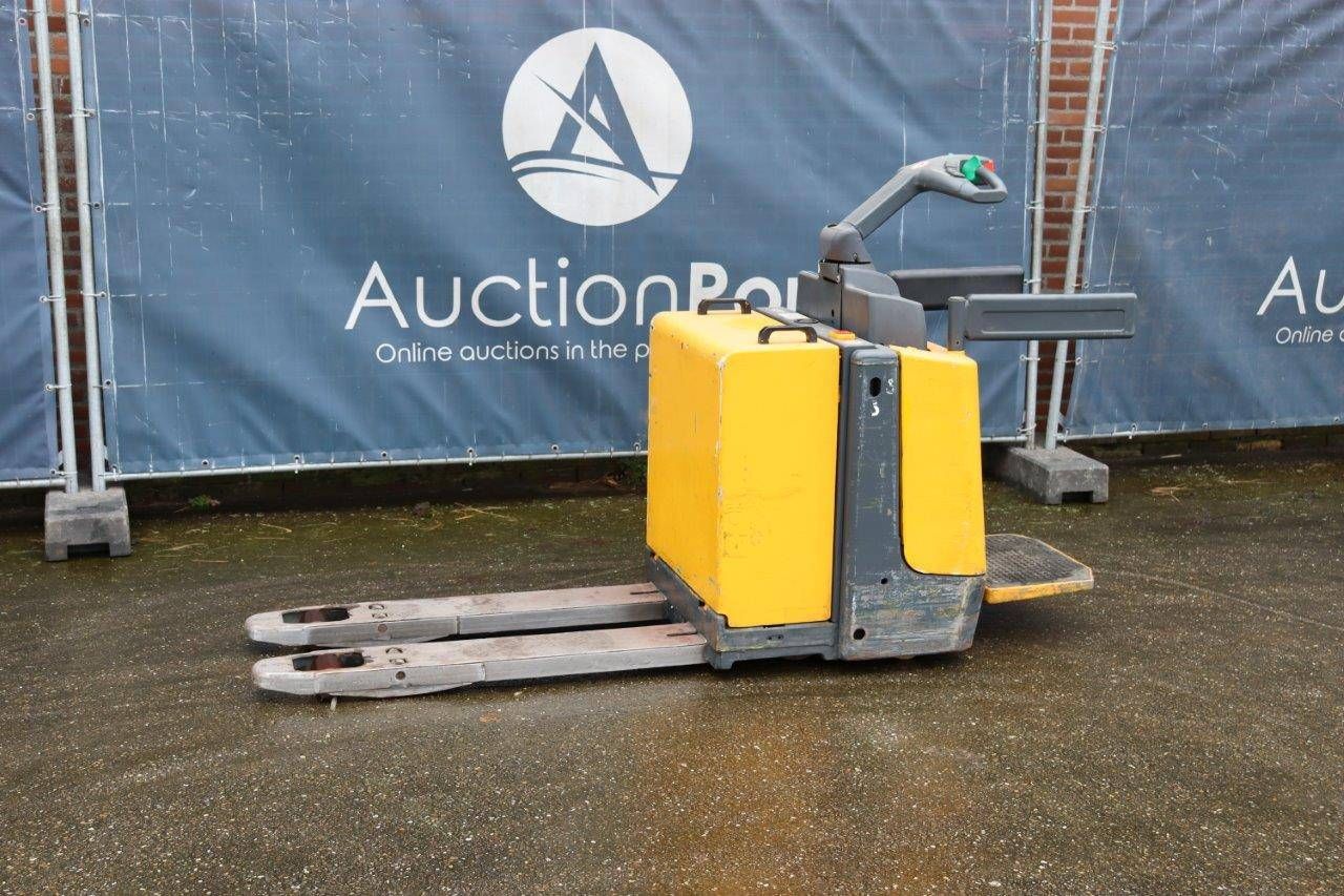 Pallet truck Jungheinrich ERE 220 Electric 2000kg