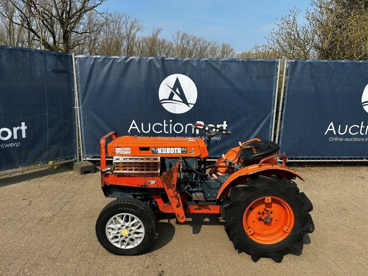 Mini tractor Kubota B7000 Diesel 12hp