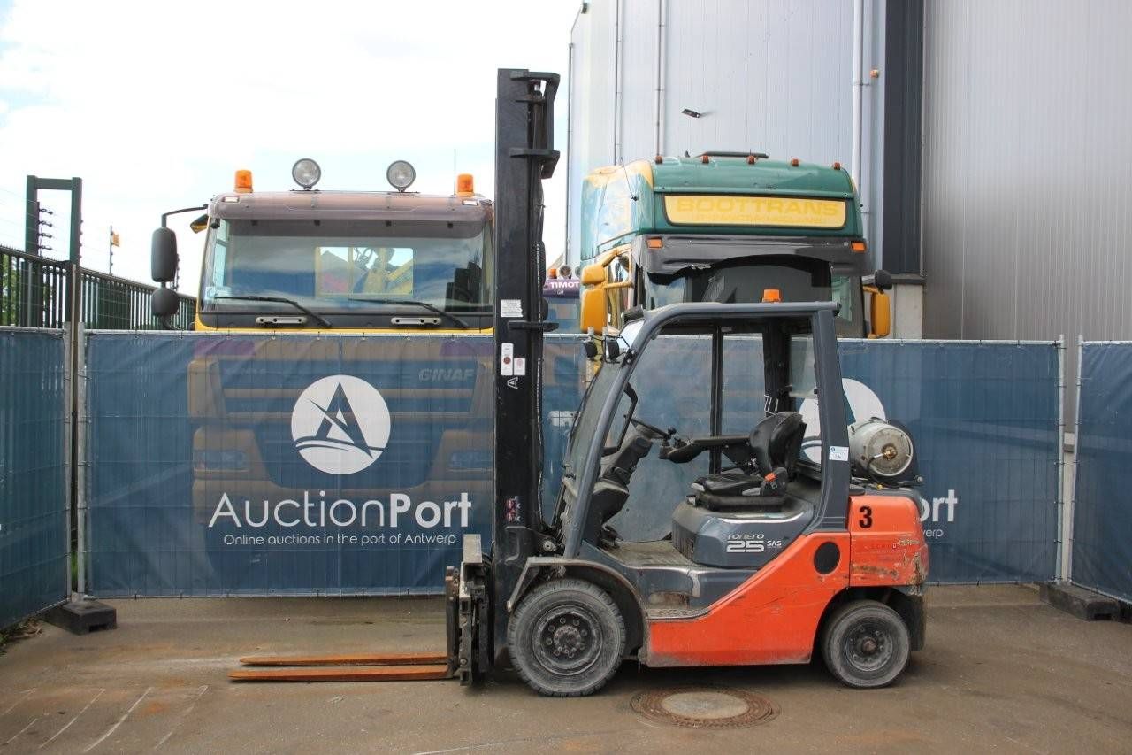 Forklift Toyota 028FGF25 LPG 2500kg 5.5m 2011