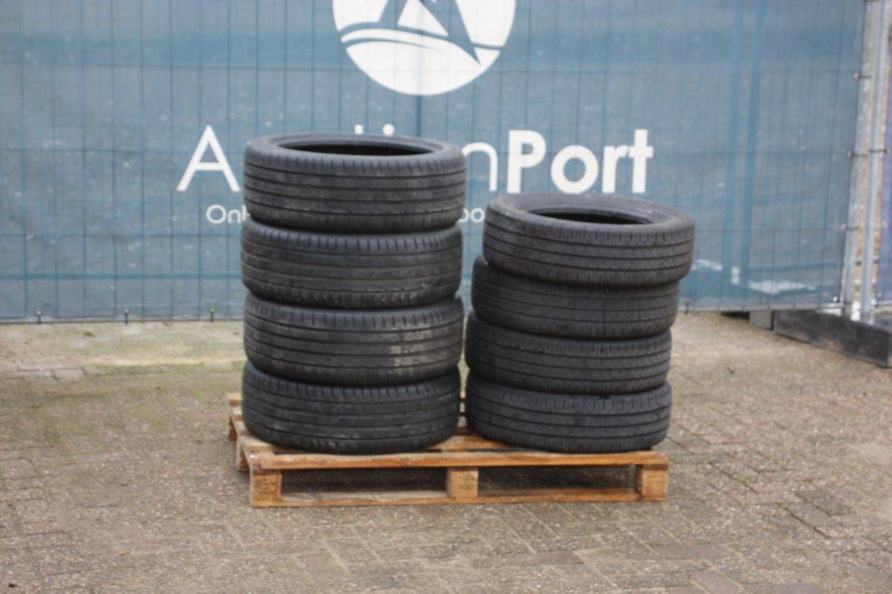 Lot of Tires Hankook 215/45R18 8 pieces (Margin)