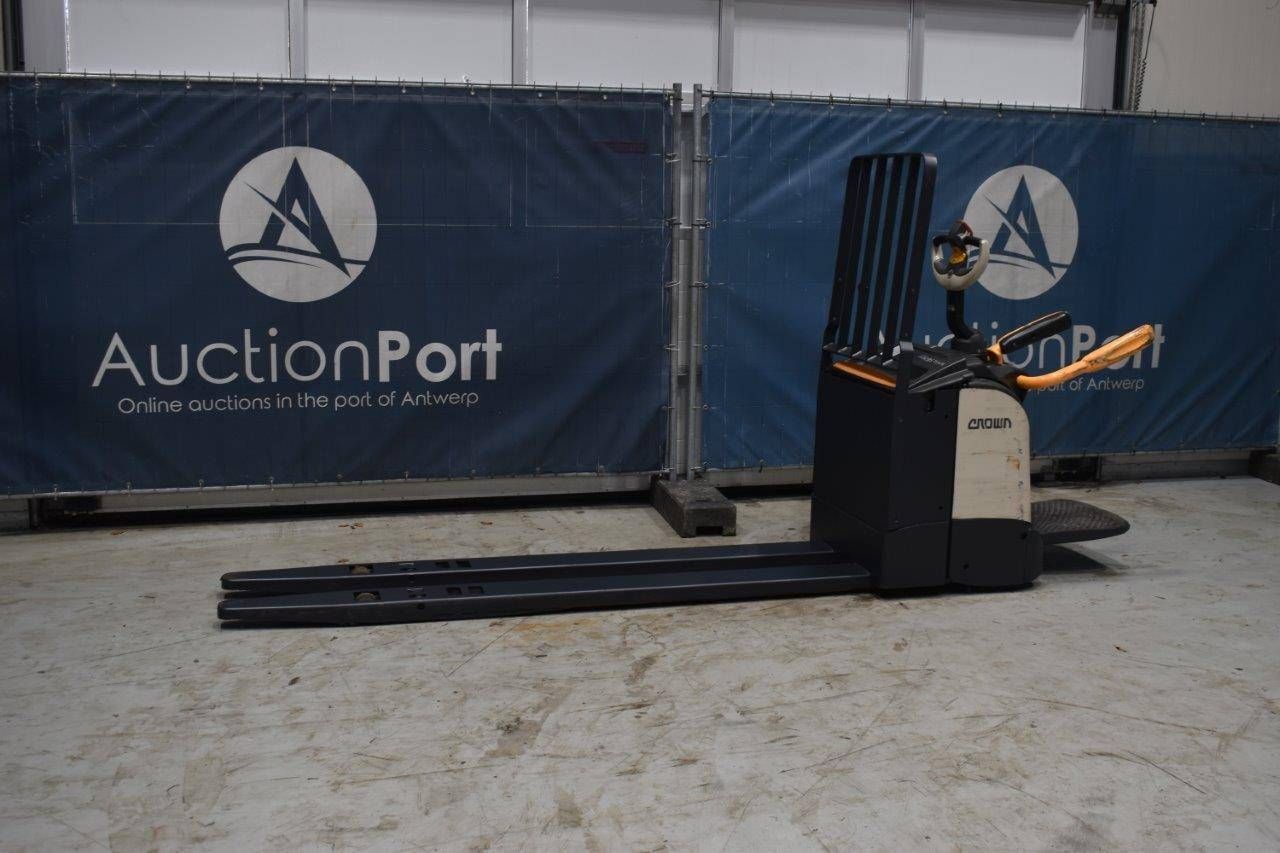 Pallet truck Crown WT3060 Electric 2500kg