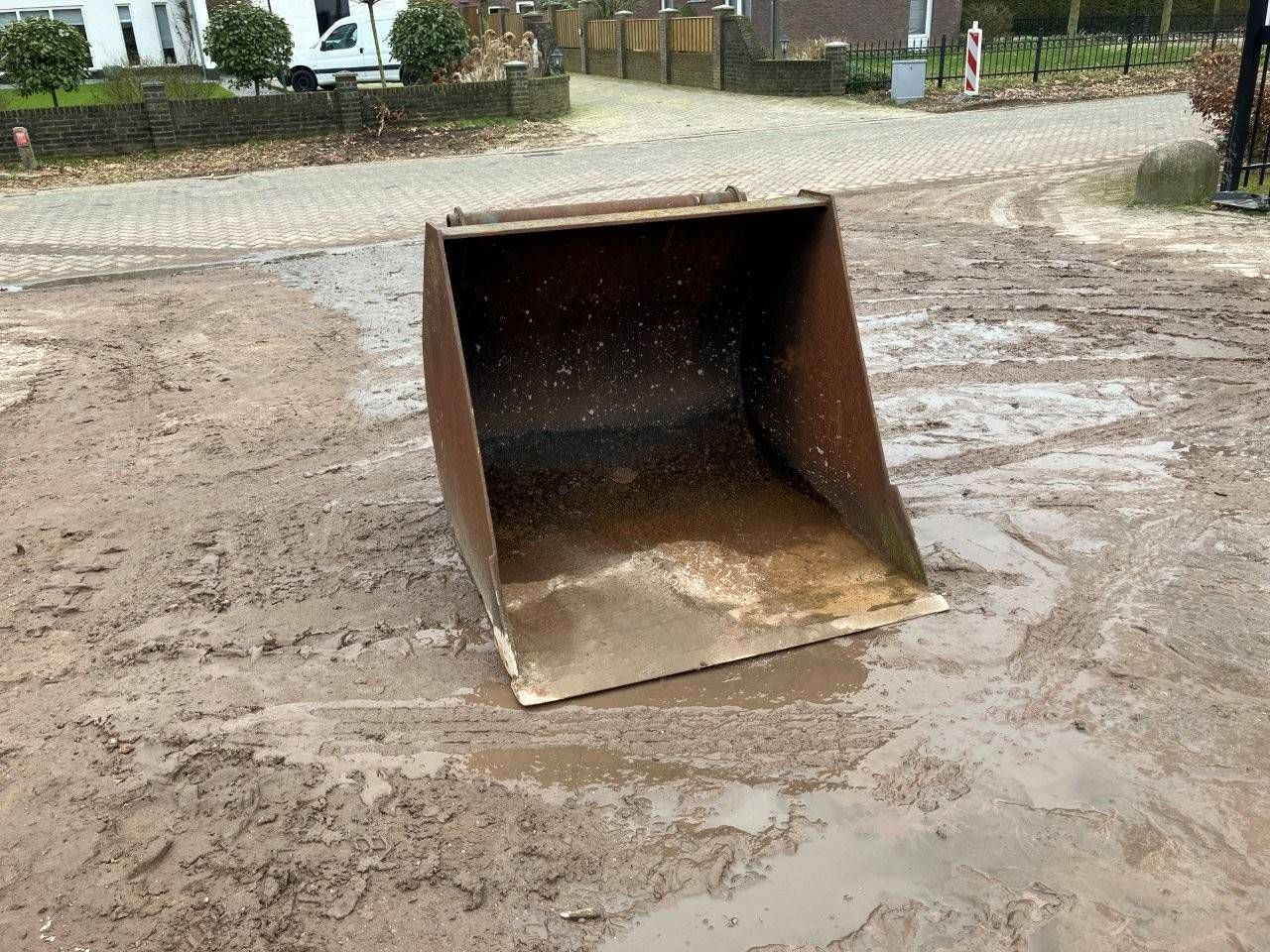 Bobcat 2003 Earth Bucket