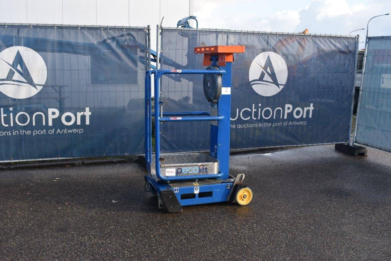 Mast lift Power Tower Pecolift Manual 3.5m