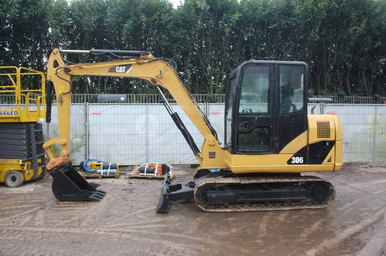 Crawler excavator Caterpillar 306 Diesel 40.5kW 2011