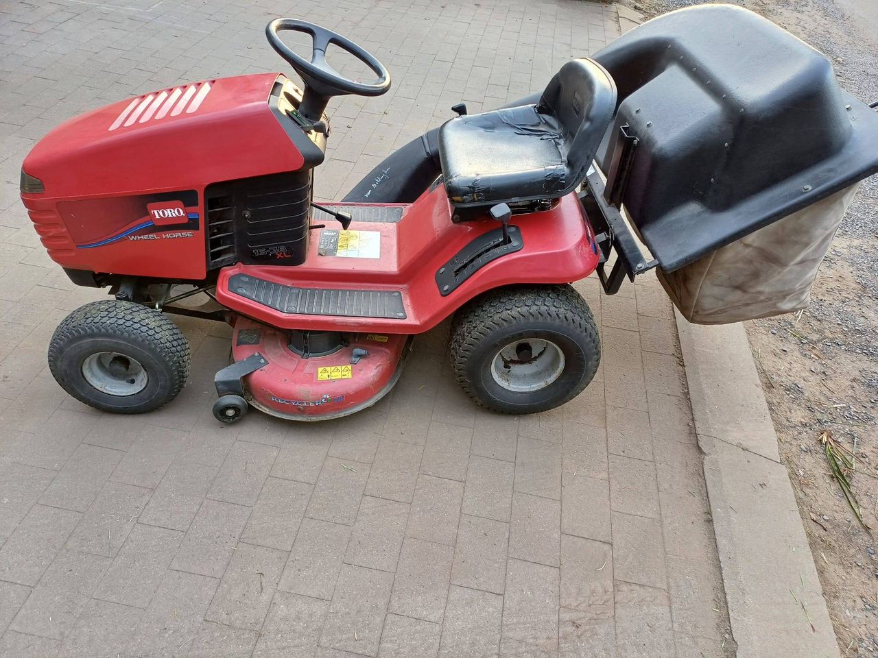 Toro 16-38XL Petrol Riding Mower (Margin)