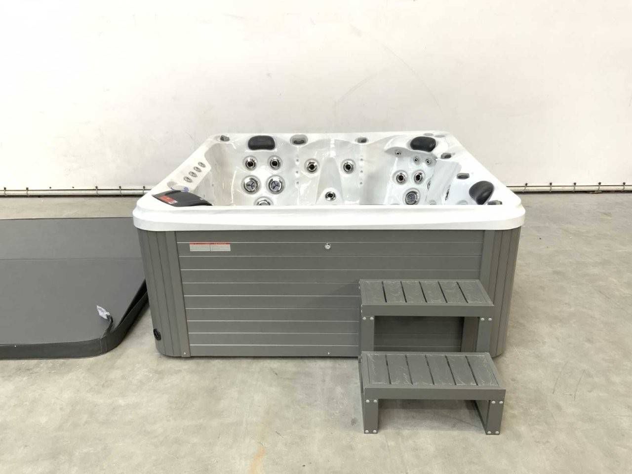 Jacuzzi London RTE 2000x2000x800mm New with Scandinavian insulation