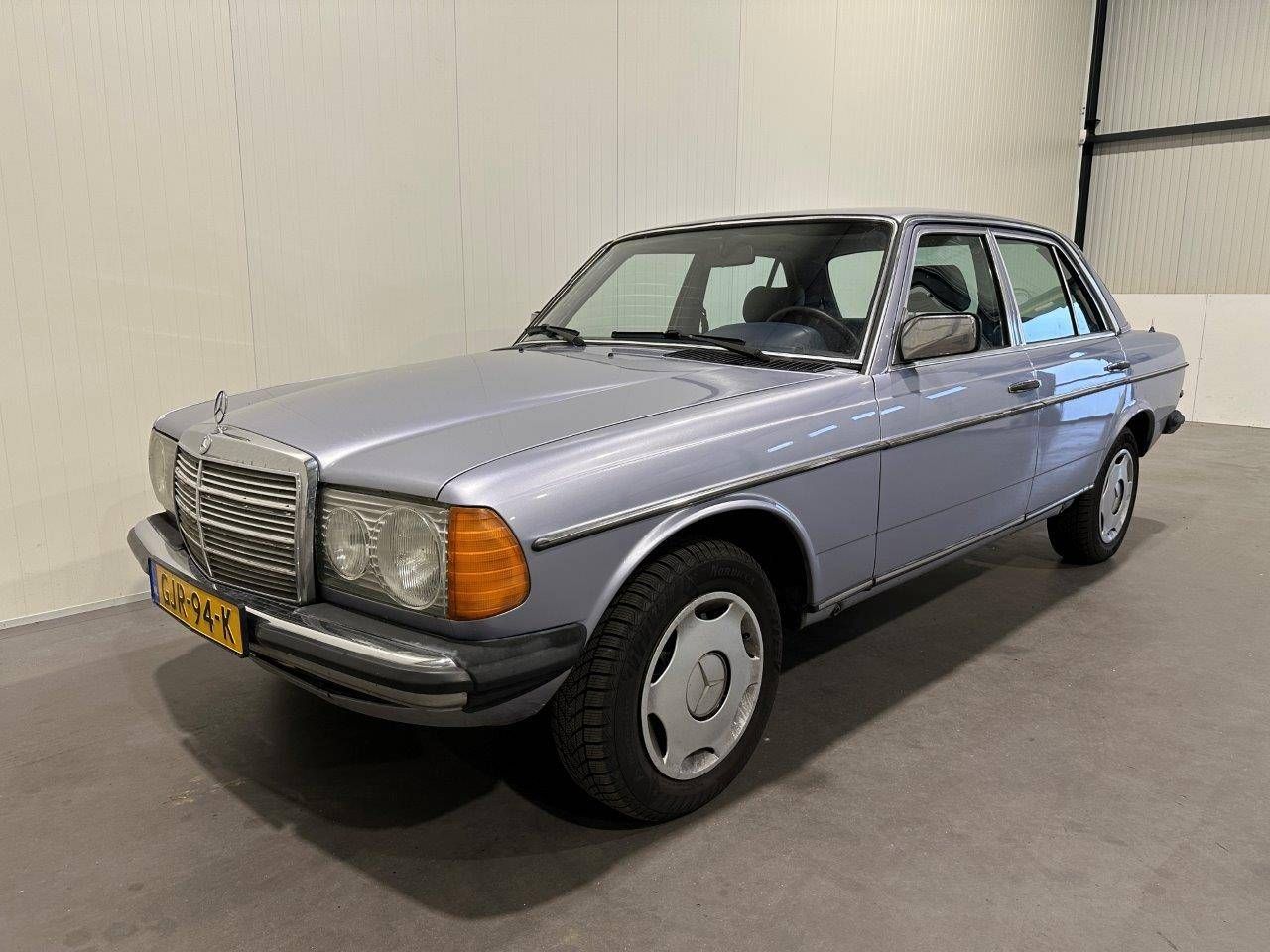 Mercedes-Benz 230 E Petrol 136hp 1982