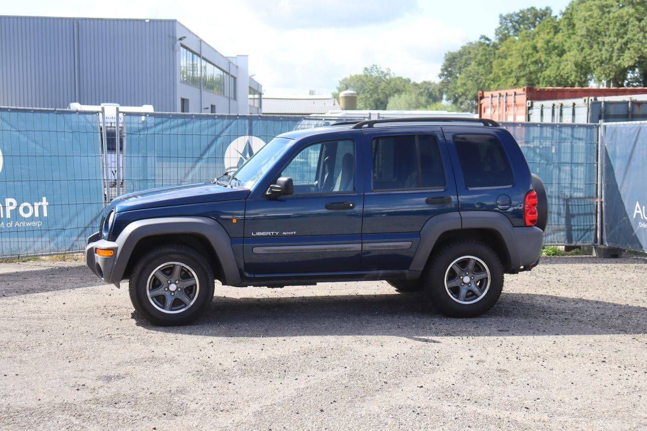 SUV Jeep Liberty Sport Petrol 150hp 2004