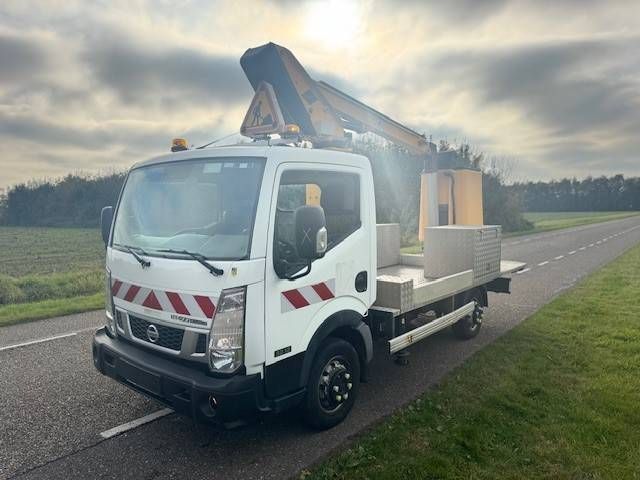 Bus lift Nissan Cabstar NT400 Diesel 100hp 2015