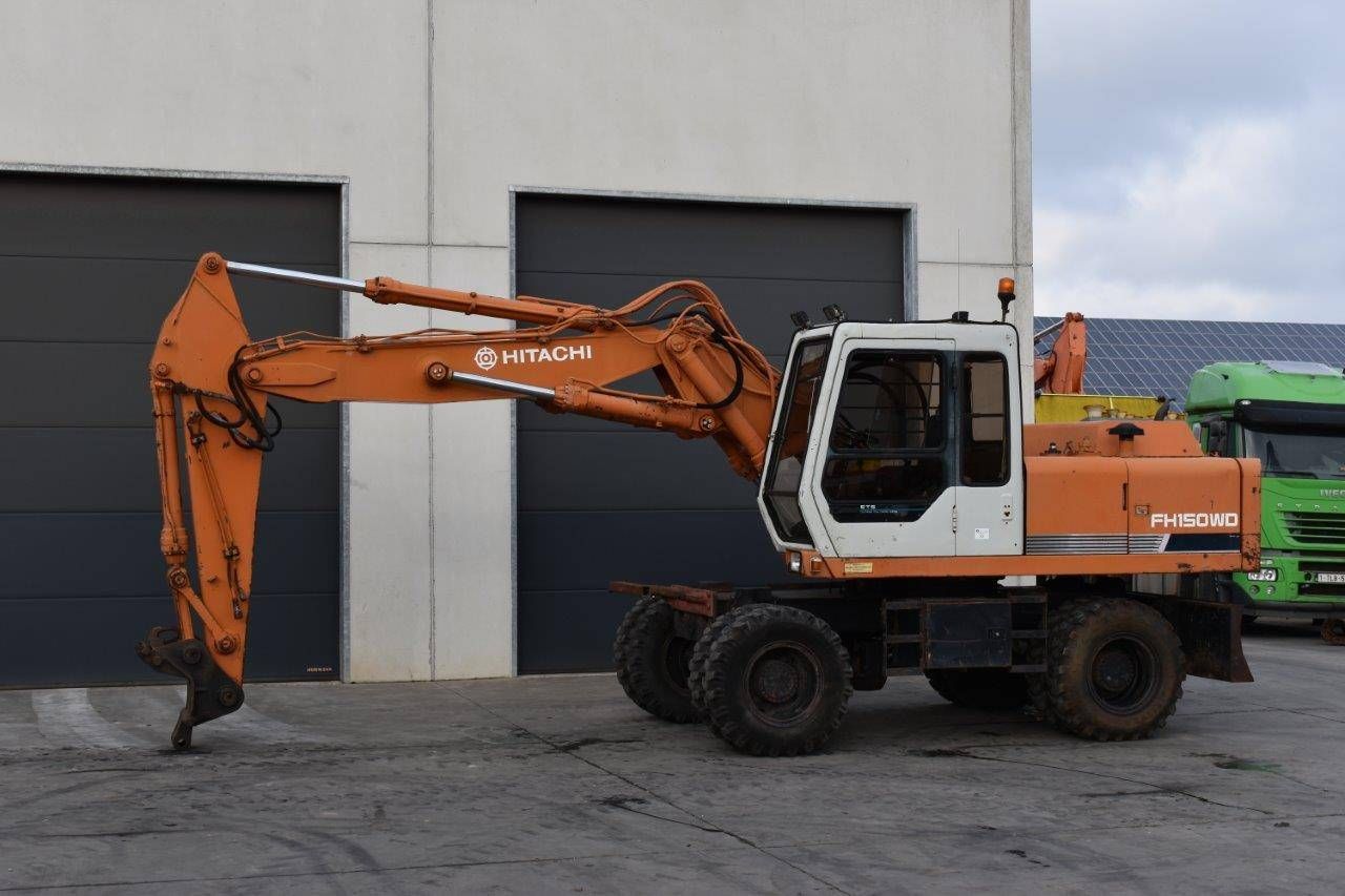 Reifenkran Hitachi FH 150W Diesel 
