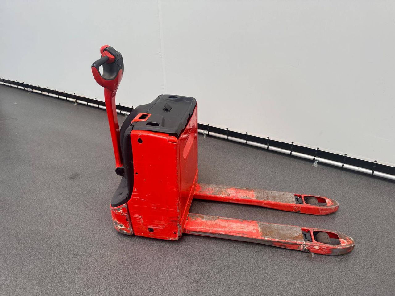 Pallet truck Linde T18 Electric 1800kg 2014