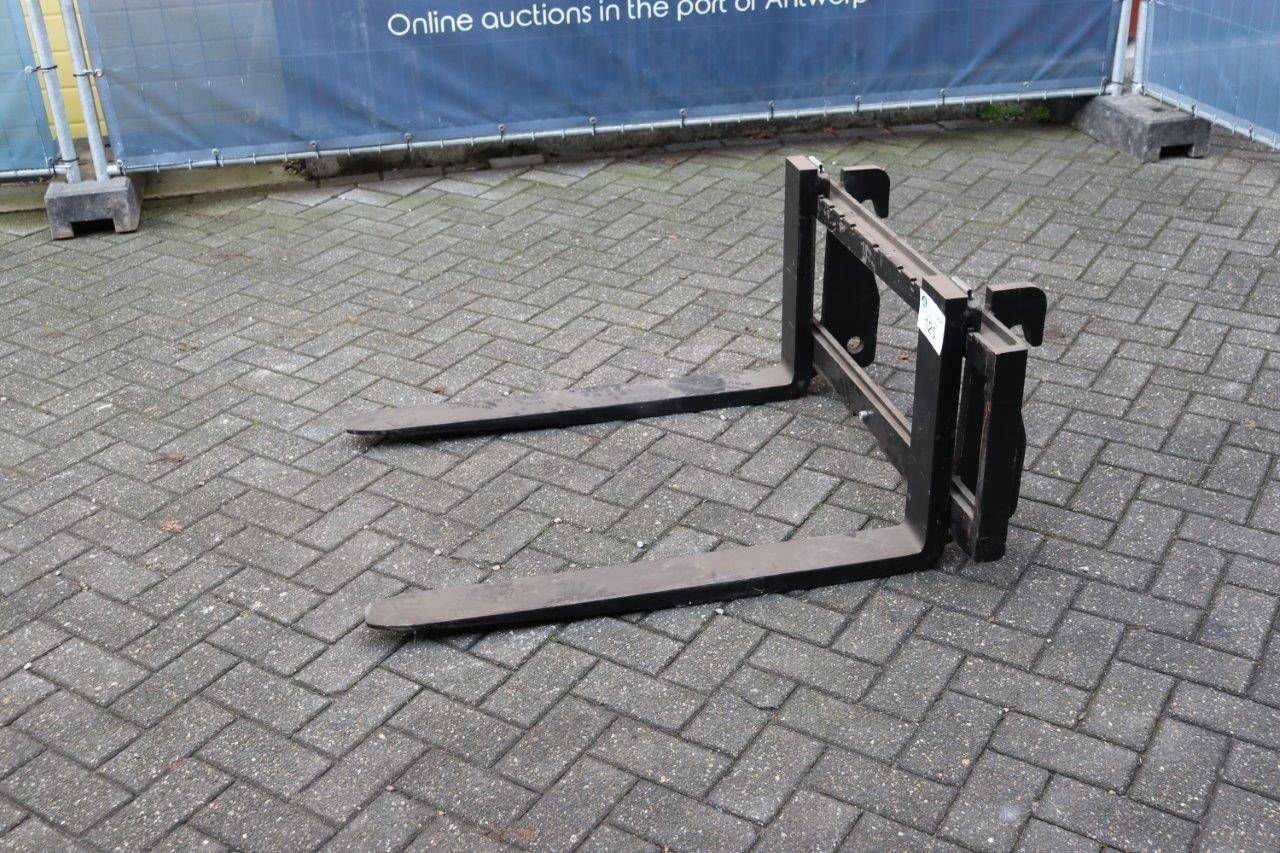 Pallet forks CAM 95R suitable for Weidemann shovel  