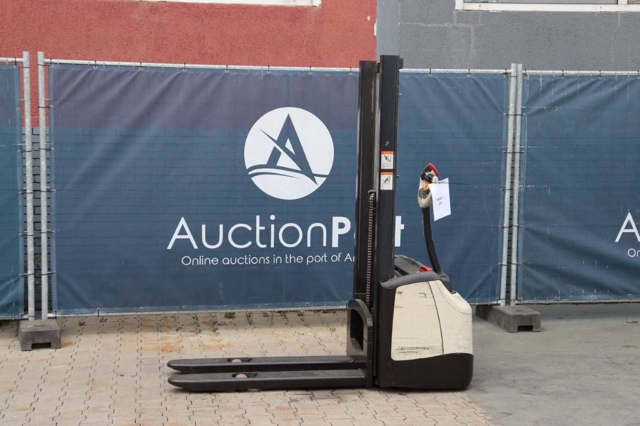 Stacker Crown Electric 1000kg 1.55m