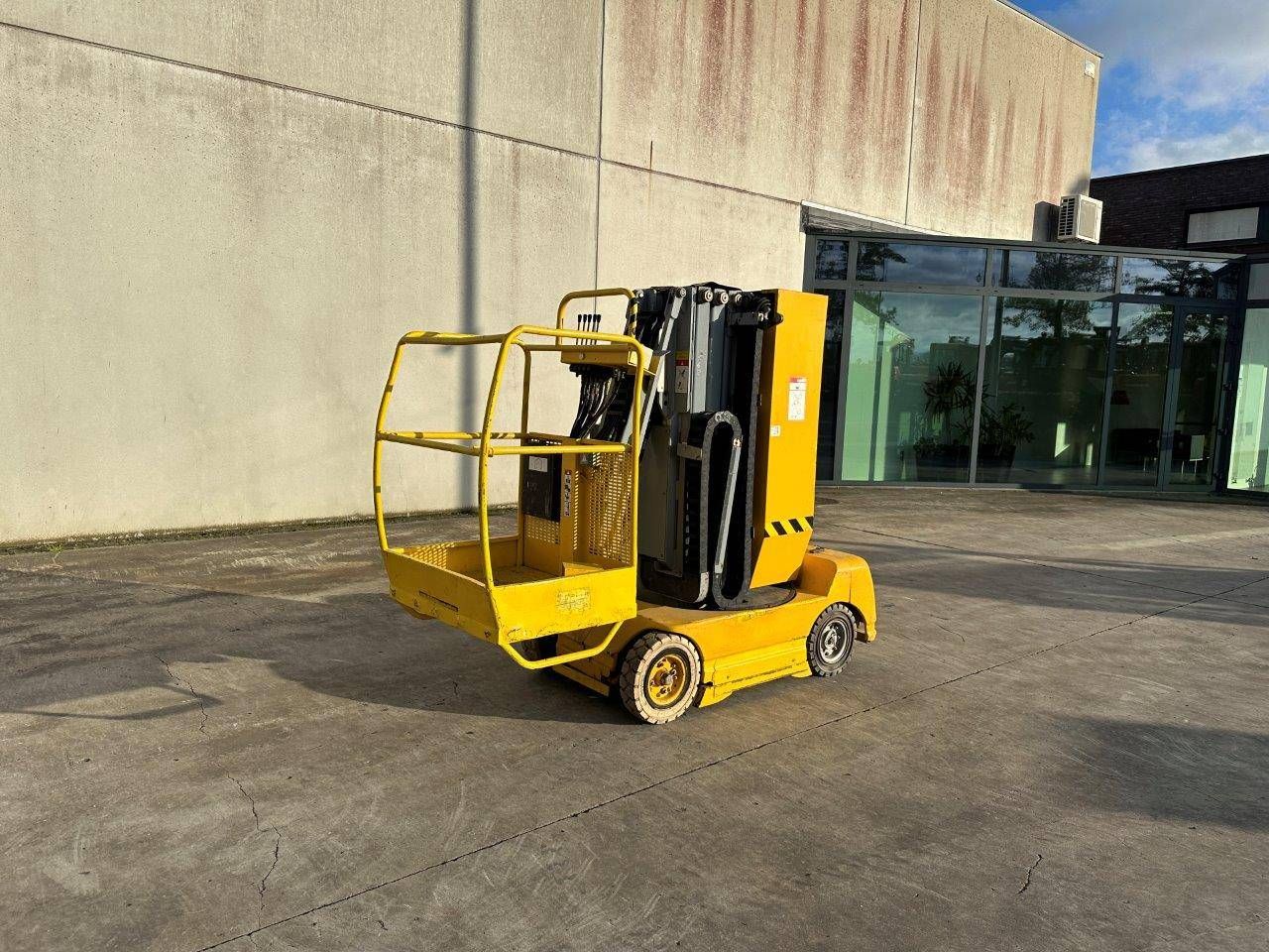 Mast lift Grove Toucan 860 Electric 8.8m