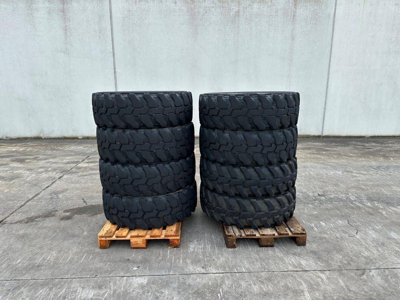 8x Crane tires Trexcavator 315/80 R22.5