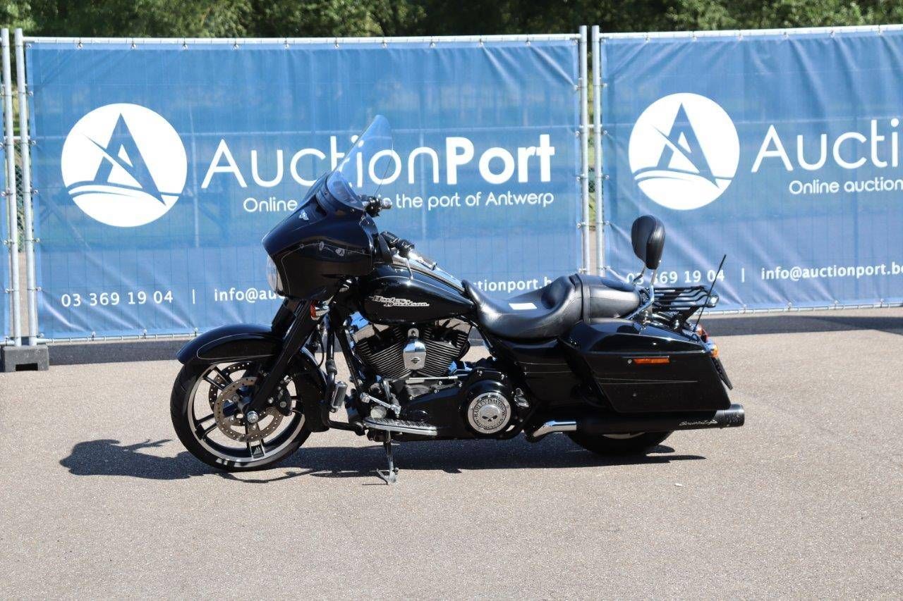 Motorcycle Harley Davidson Street Glide Special Petrol 2016