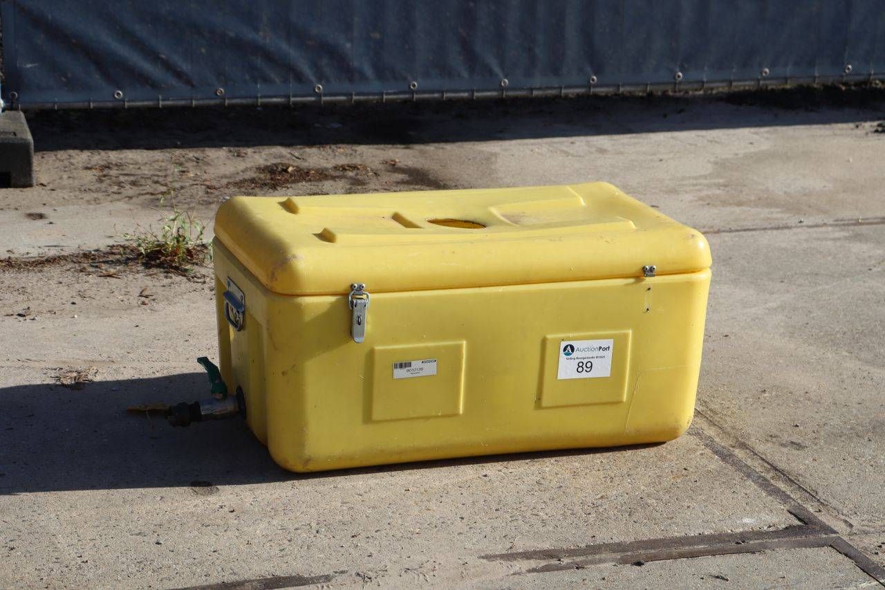 Septic tank for toilet trailer
