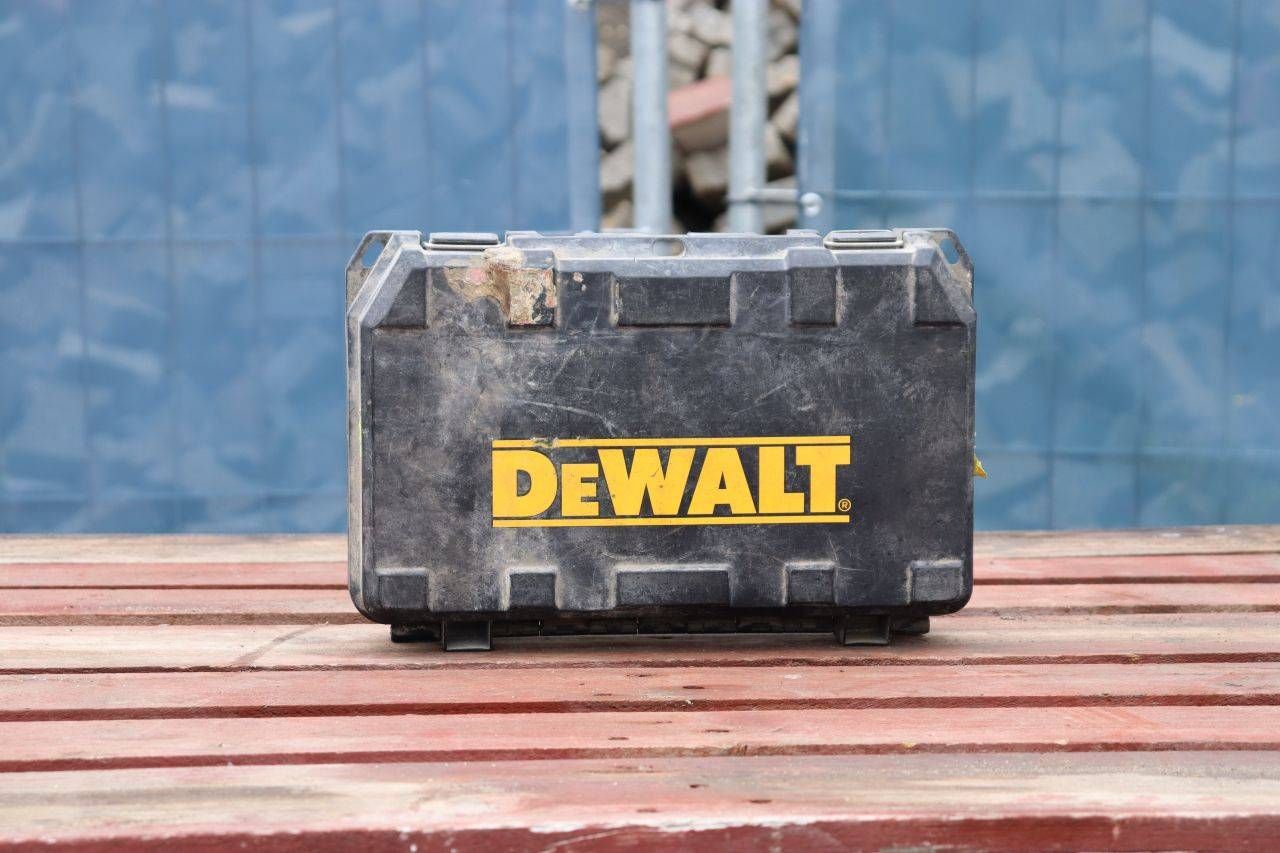 Avvitatore elettrico a batteria DeWalt DC600KA