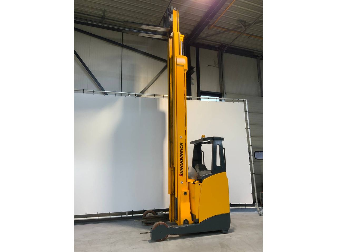Reach truck Jungheinrich ETV 320 Electric 2000kg 8.42m 2010