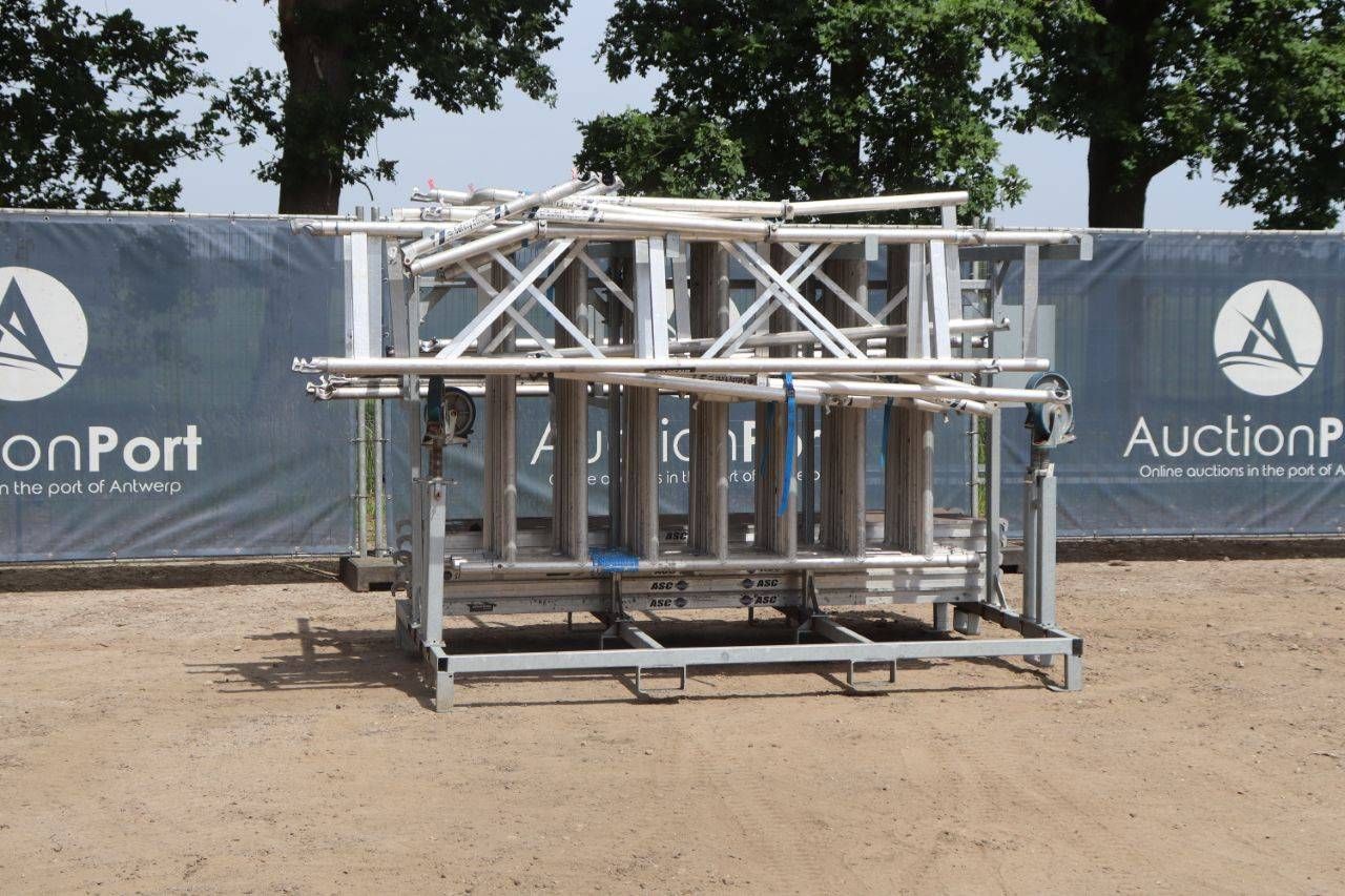 Complete rolling scaffold on a frame