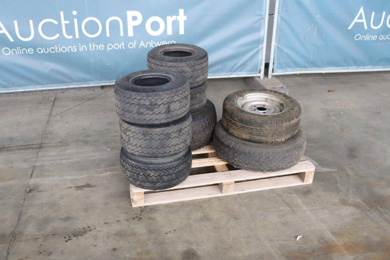 Pallet with various tires	
