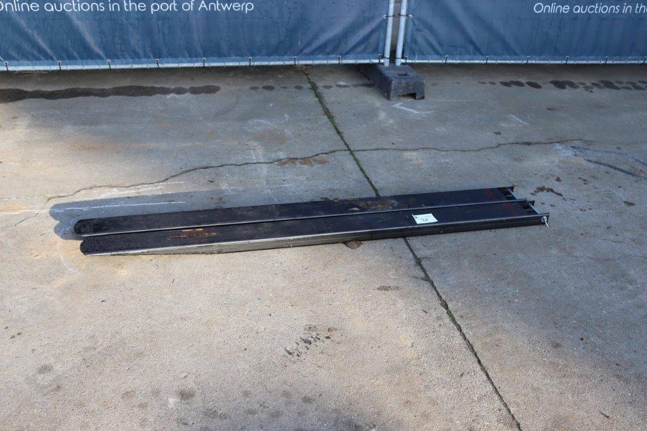 Extension forks for forklift