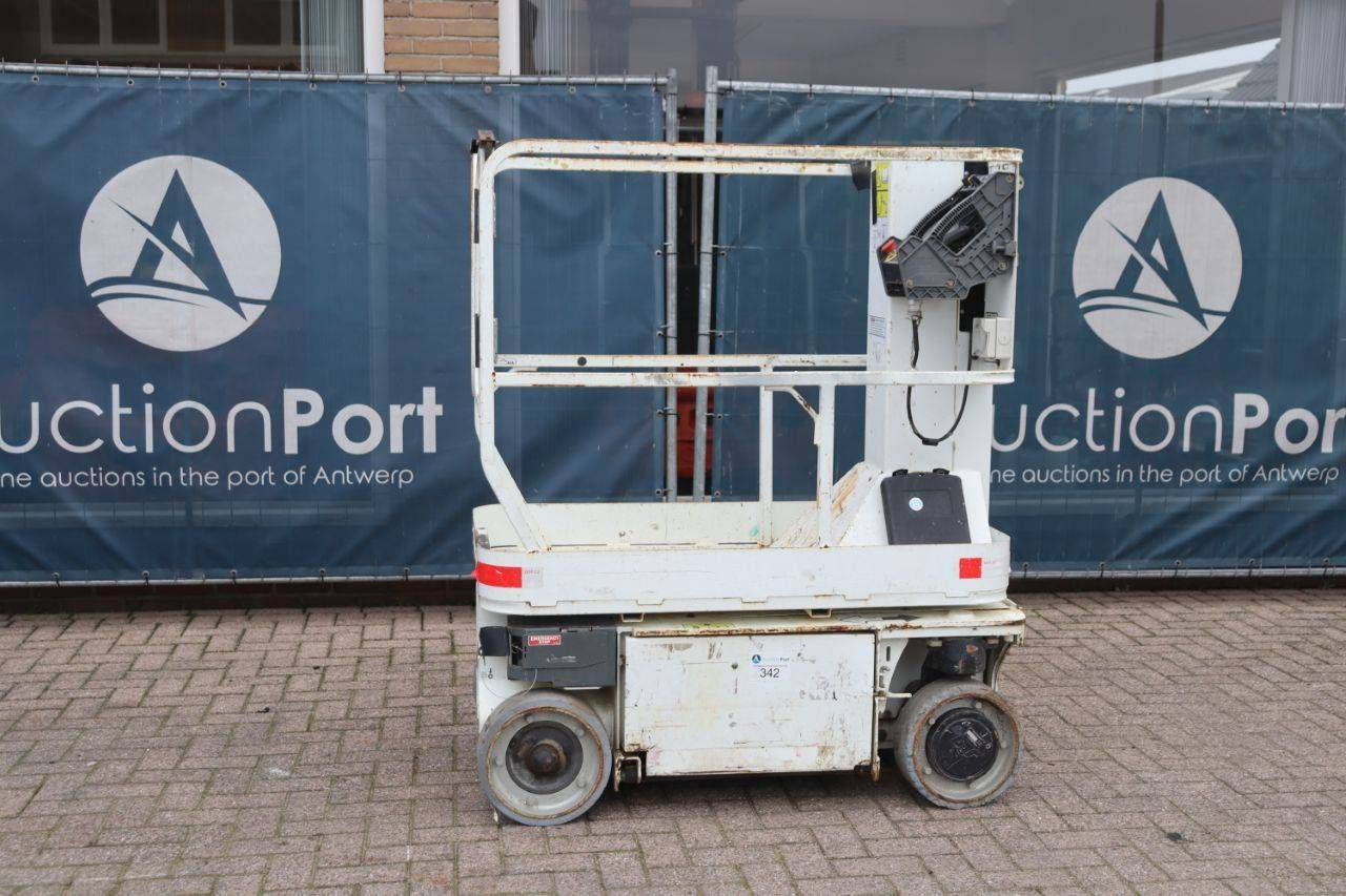 JLG 1230ES Electric Mast Lift 5.66m 2014
