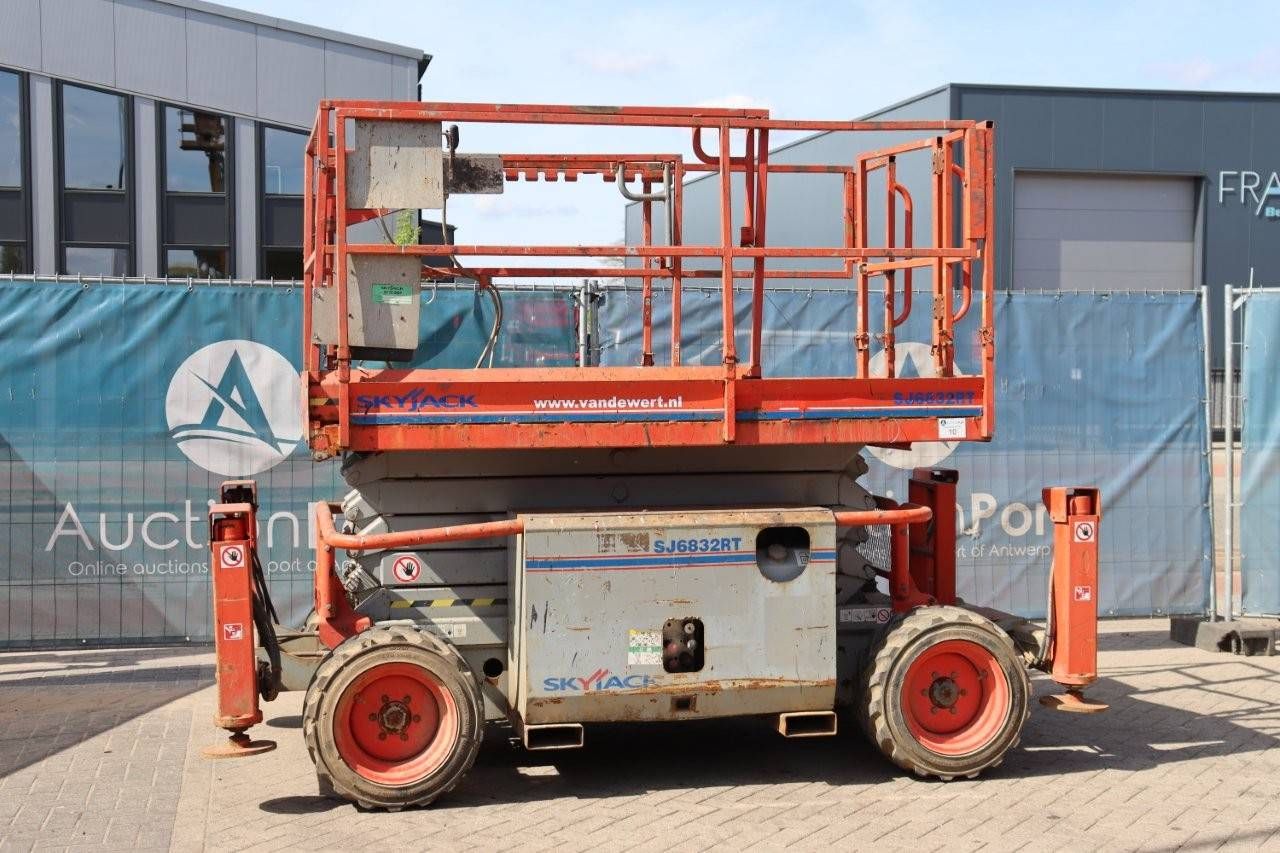 Scissor lift Skyjack SJ6832RT Diesel 11.75m