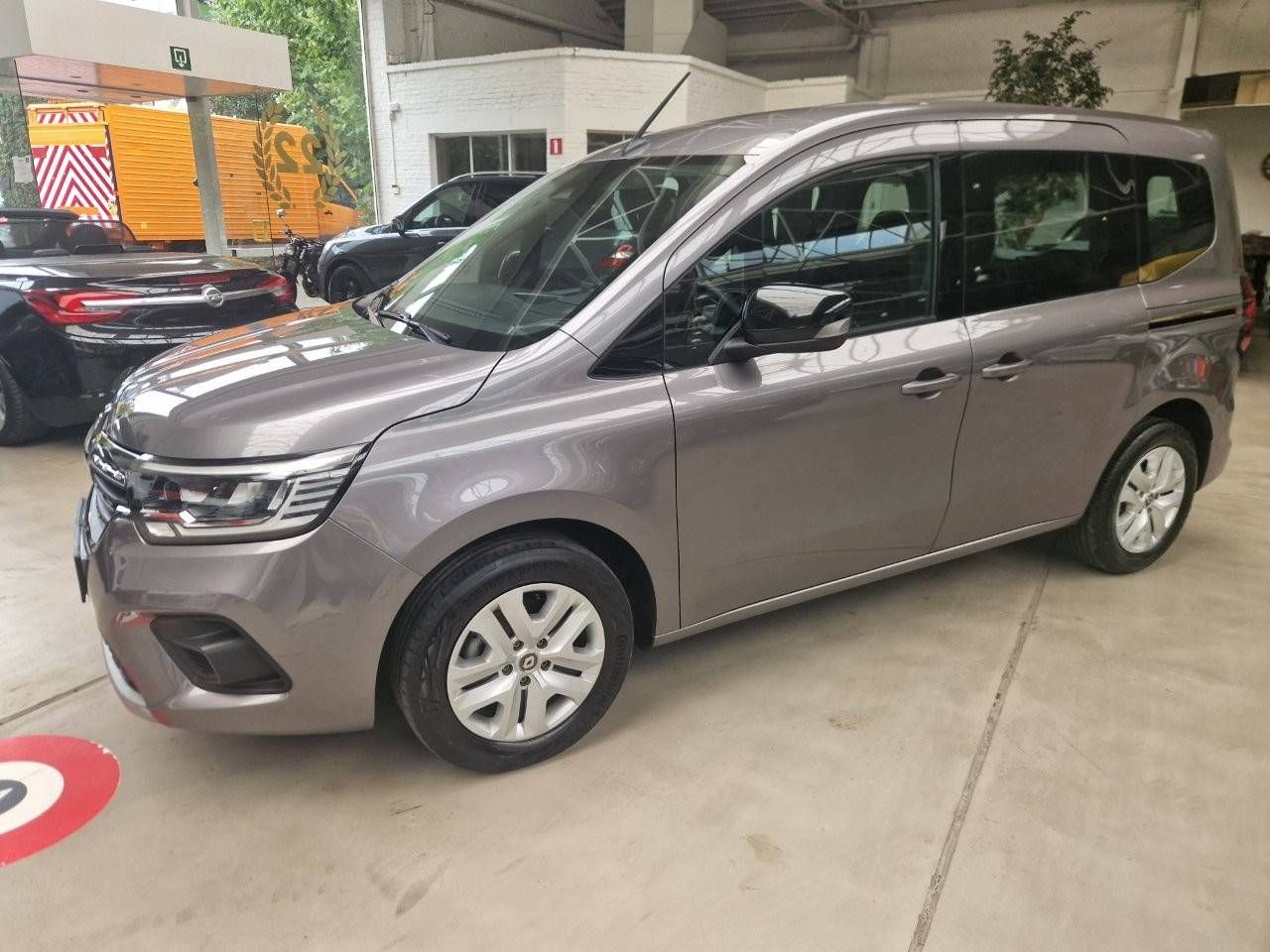 Passenger car Renault Kangoo Petrol 130 hp 2023