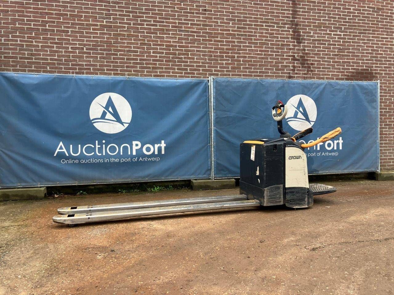 Pallet truck Crown WT 3000 Electric