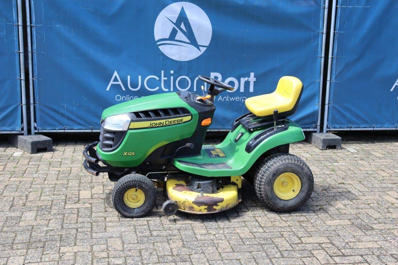Riding mower John Deere X125 Petrol