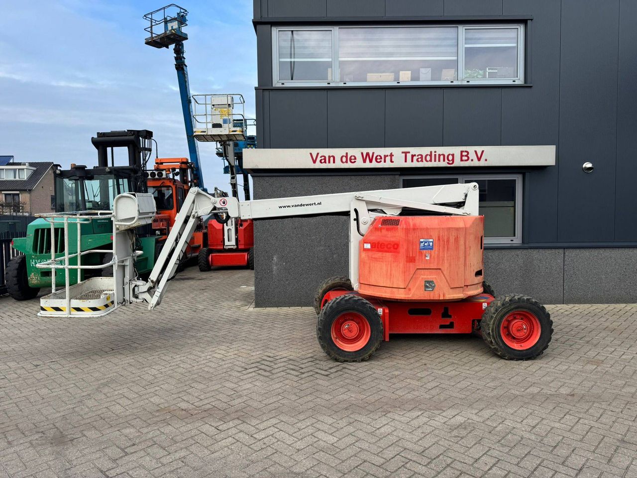 Articulating boom lift Genie Z-34/22 Diesel 8.78m 2013