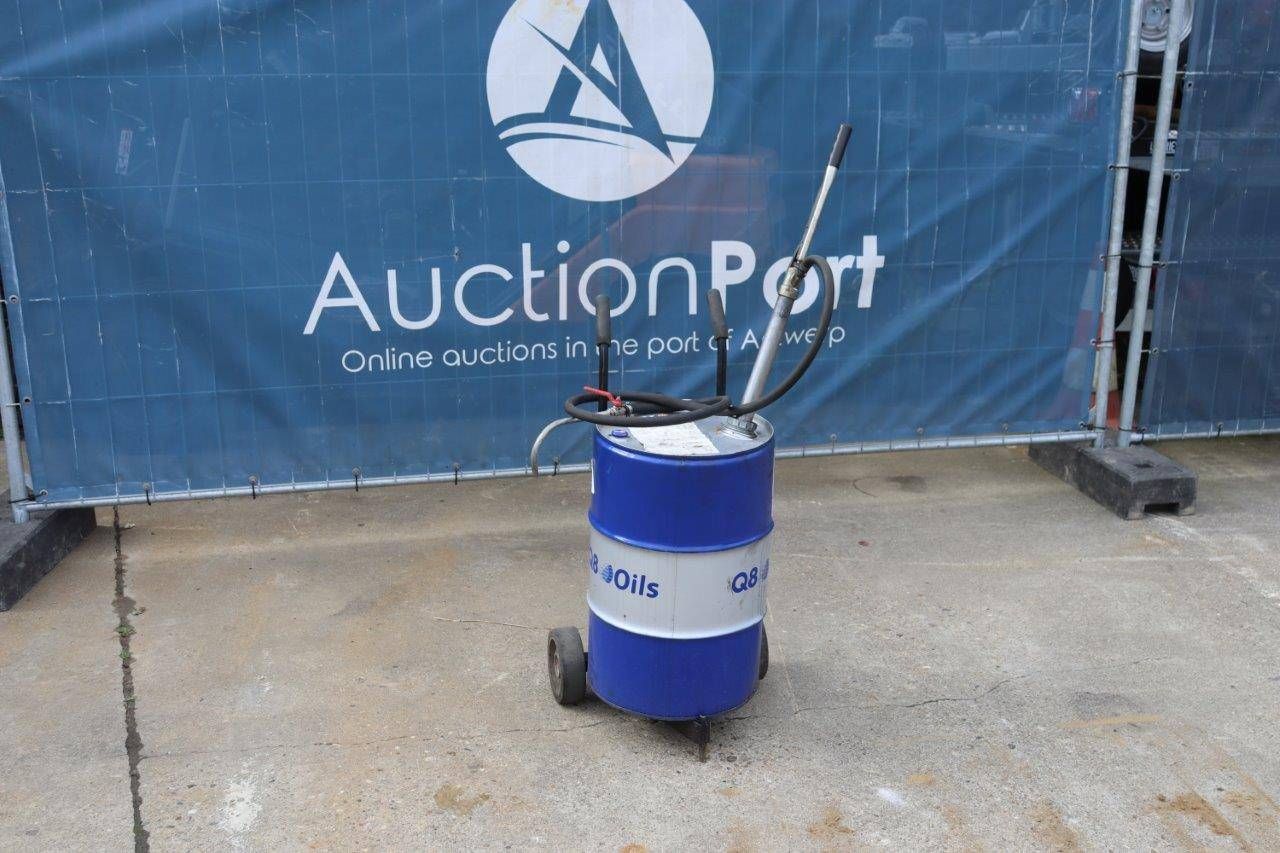 Mobile oil filling system