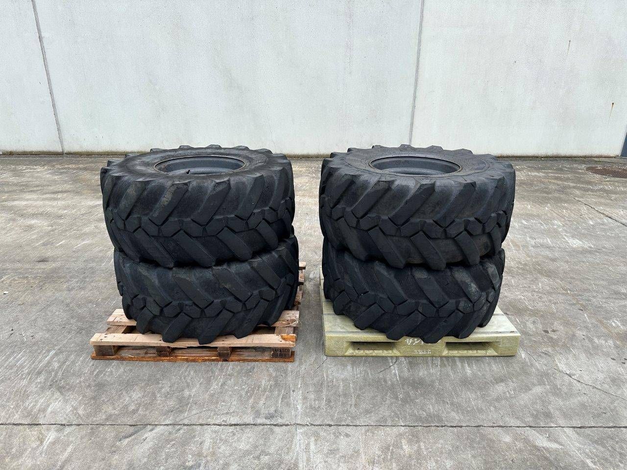 Crane tires Michelin 445/70 R19.5 4 pieces