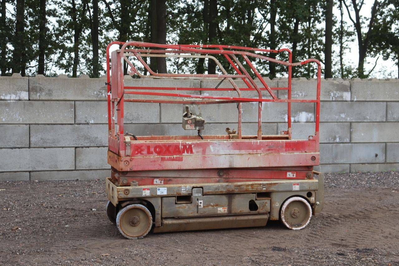 Piattaforma elevatrice elettrica a forbice Haulotte/Loxam Compact 8 da 350 kg