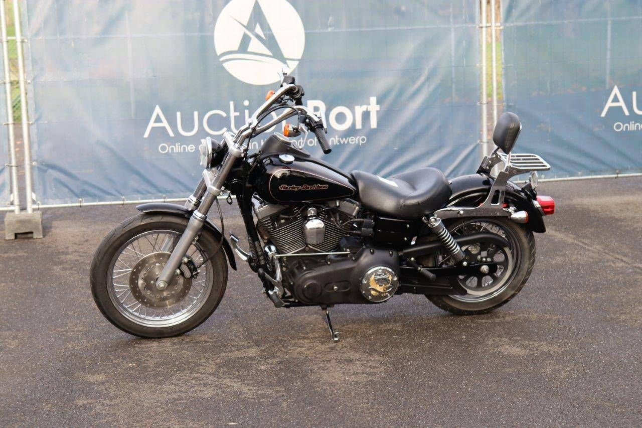 Motorcycle Harley Davidson Dyna Streetbob Petrol