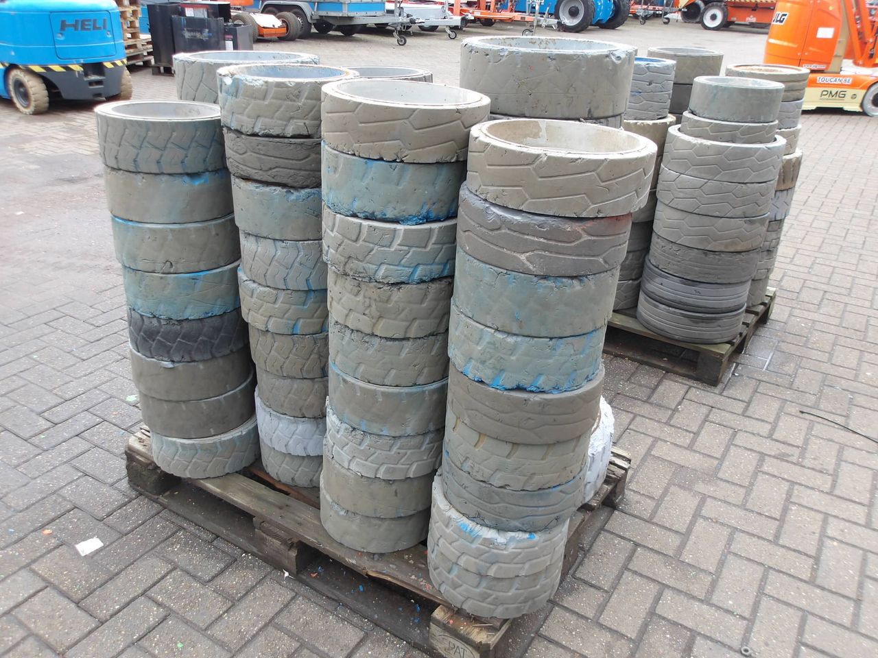Batch of various wheels for aerial work platforms