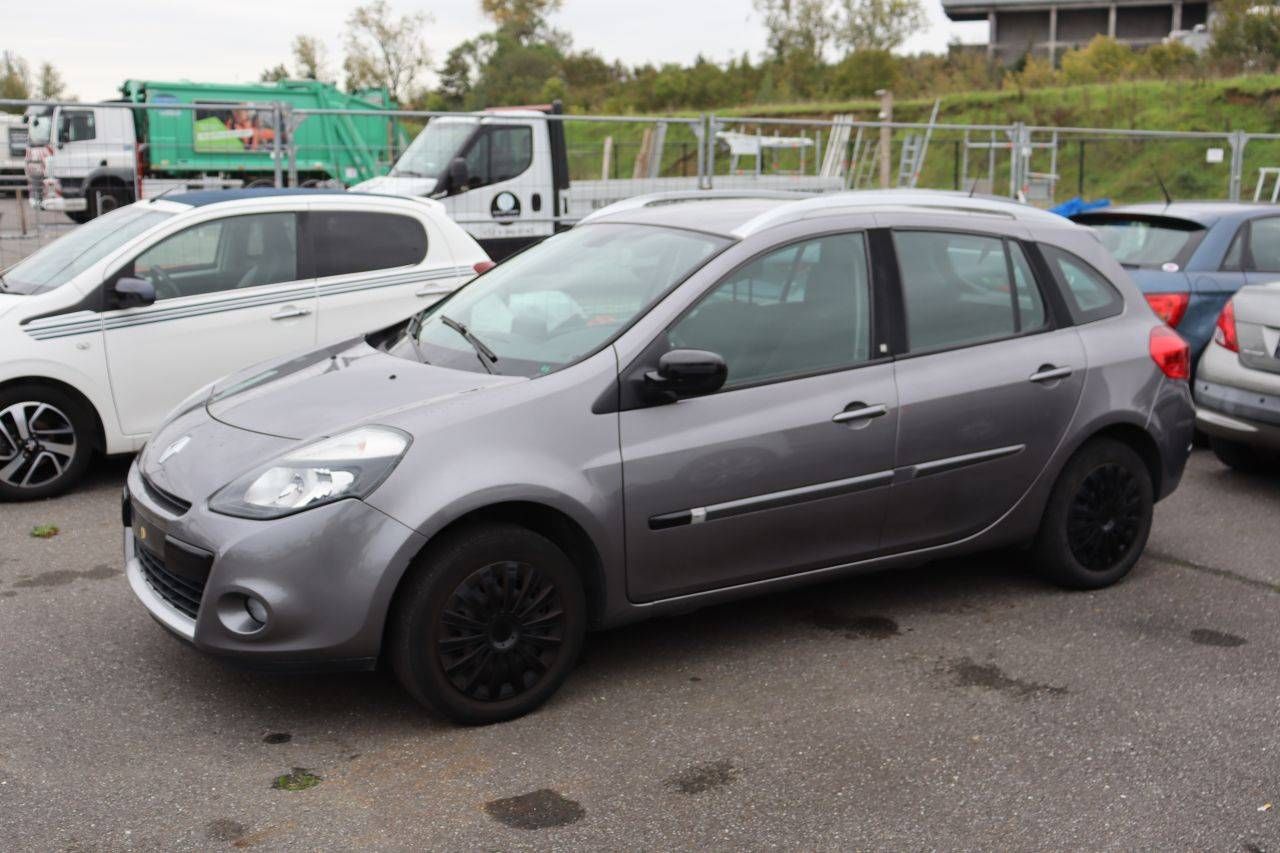 Passenger car Renault Clio Petrol 101hp 2011 (Margin)