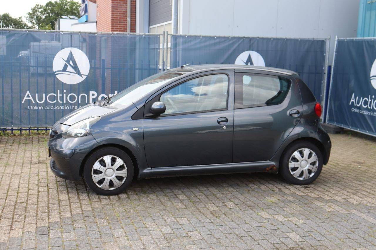 Passenger car Toyota Aygo Petrol 68hp 2007