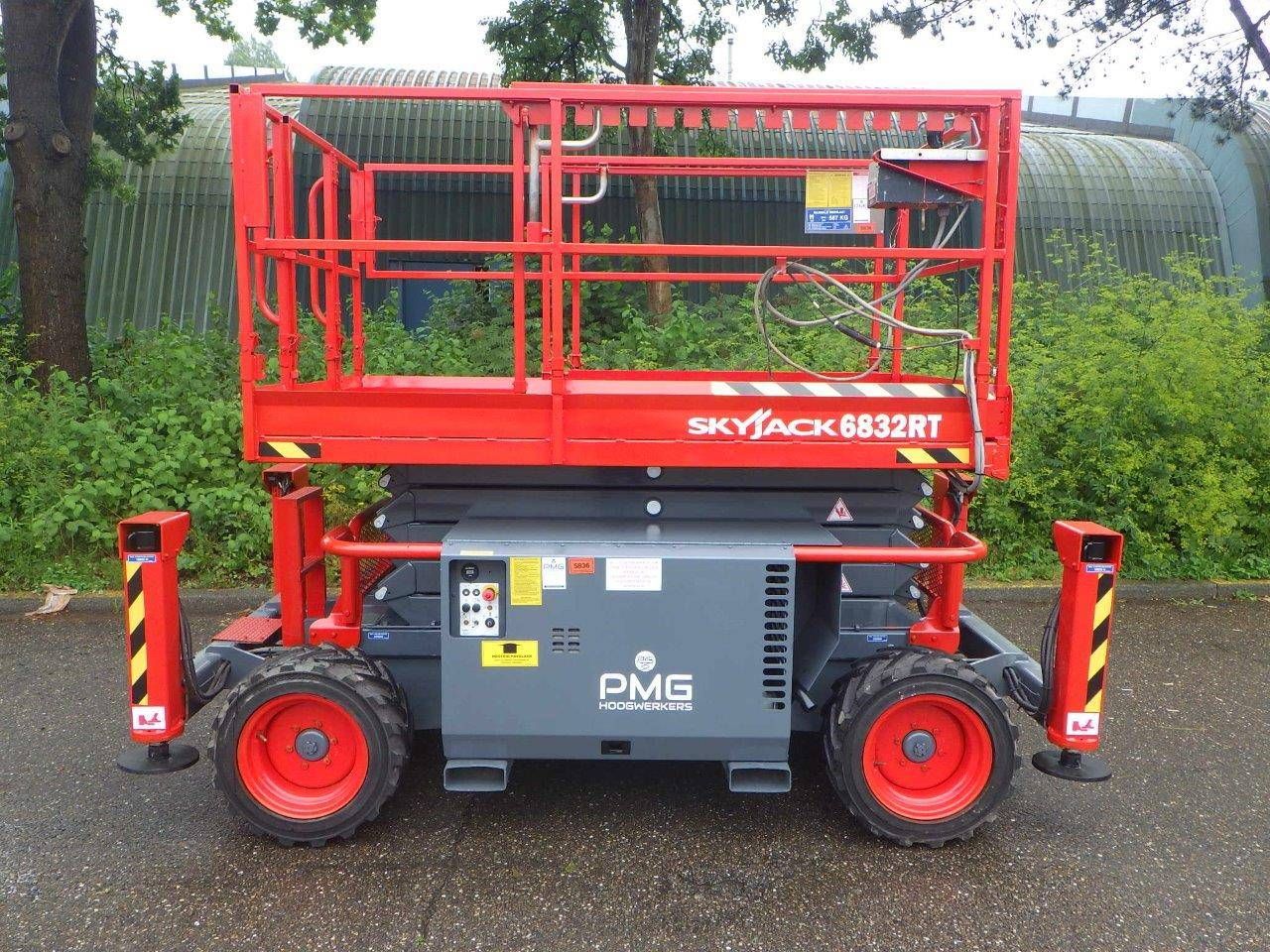 Scissor lift SkyJack SJ6832RT Diesel 11.75m 2018