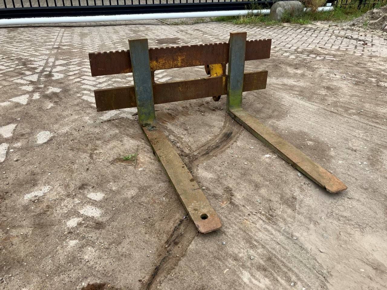 JCB fork carriage
