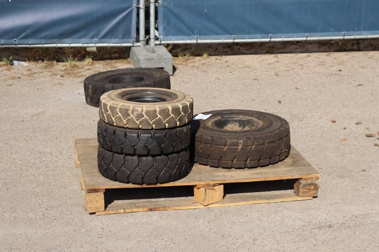 Party Forklift Tires Deestone