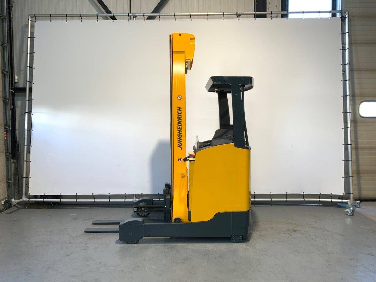 Reach truck Jungheinrich ETV 216 Electric 1600kg 6.8m 2013