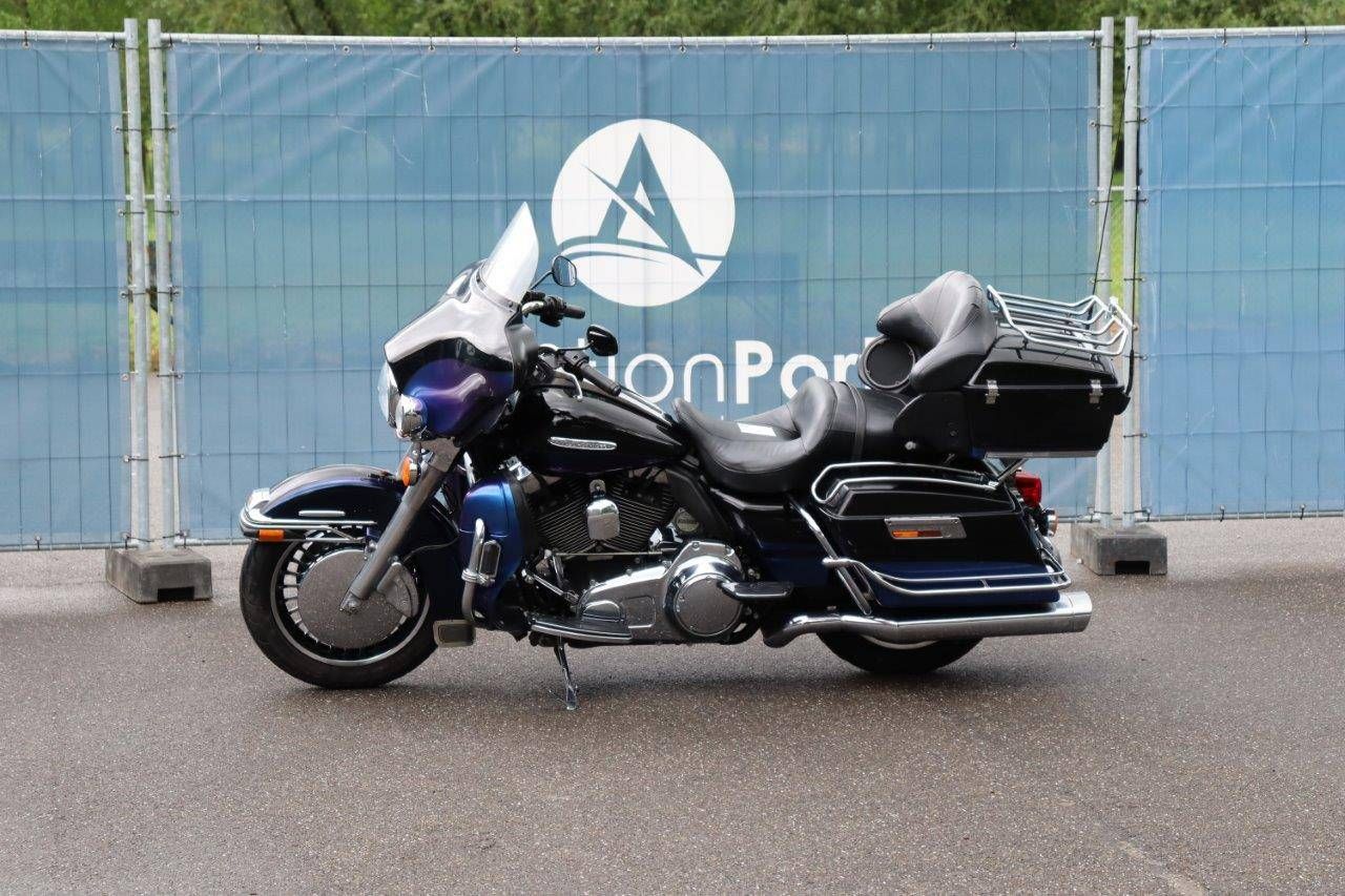 Motorcycle Harley-Davidson Ultra Classic Petrol 2010