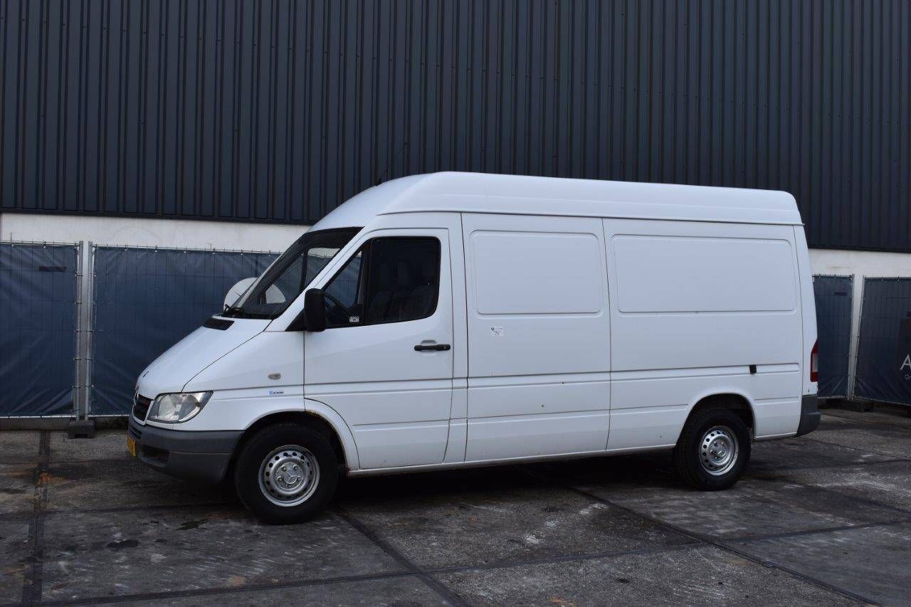 Mercedes-Benz 208 Diesel 82hp