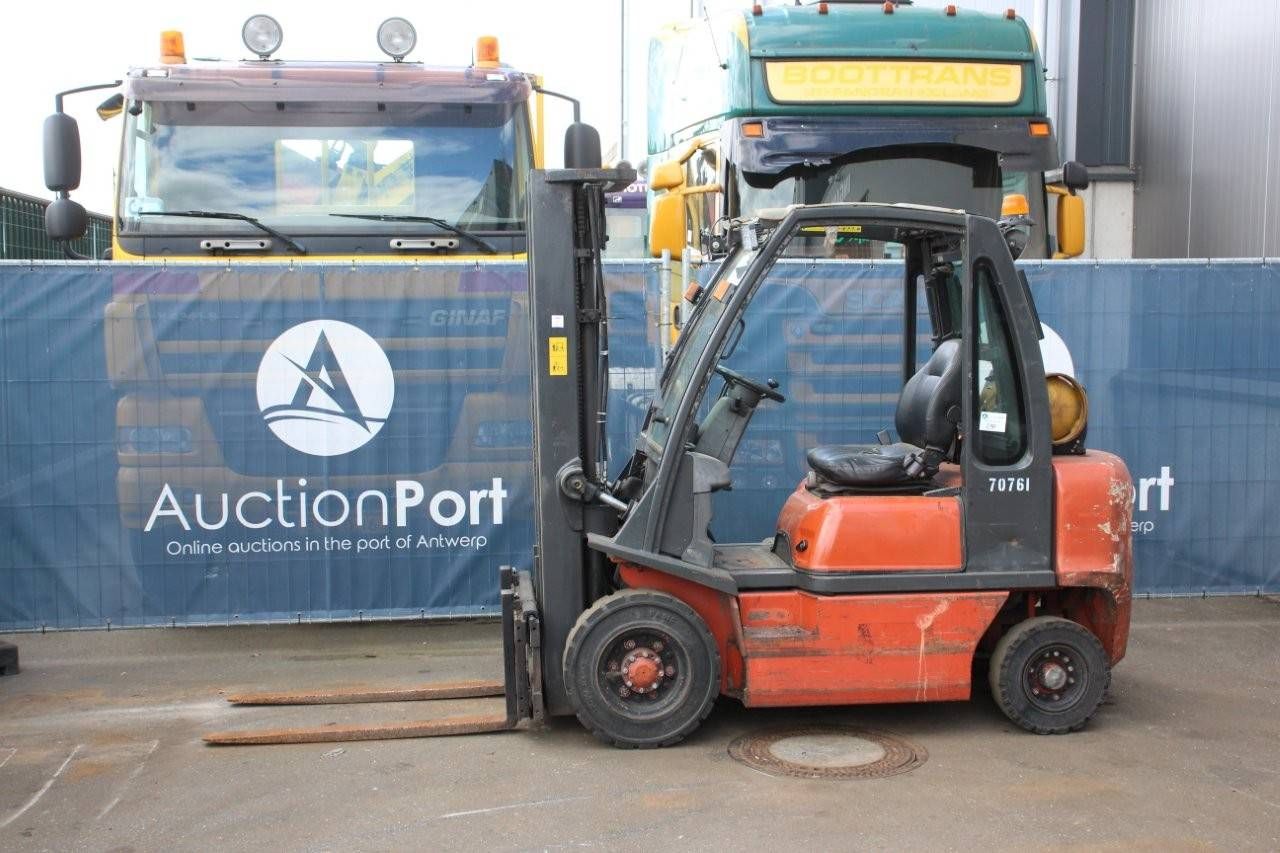 Forklift Nissan UD02A20PQ LPG 2000kg 4.3m 2004