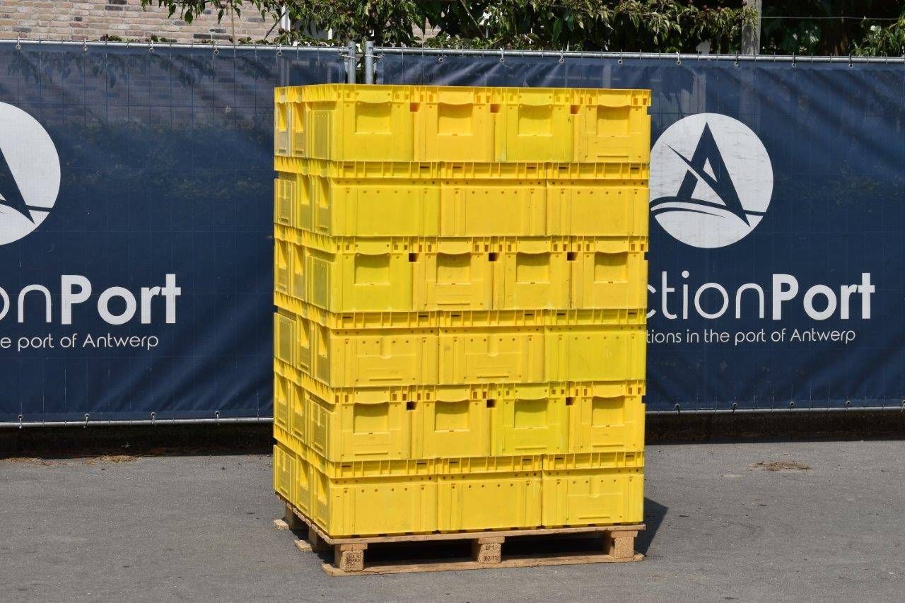 60 plastic containers (Margin)