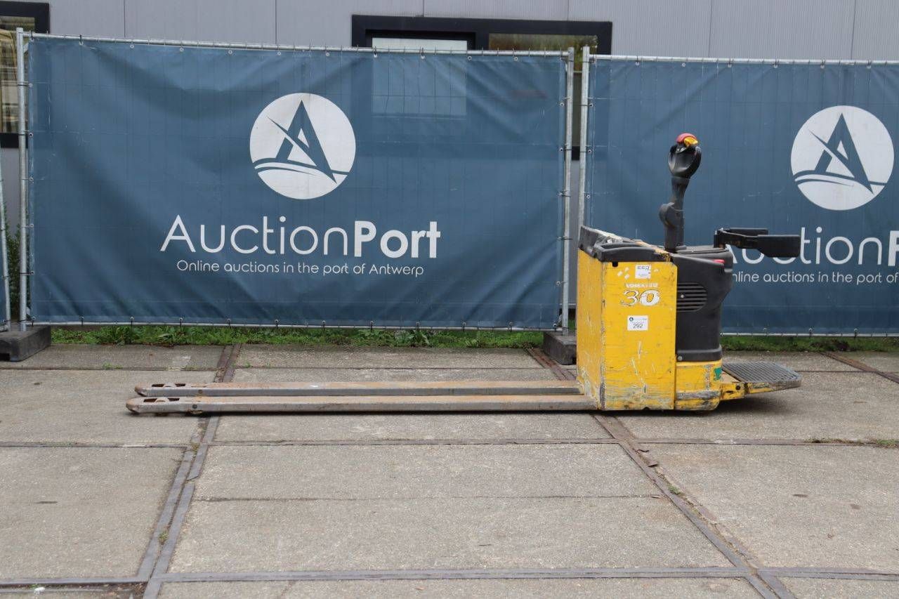 Pallet truck Komatsu MWP30F1R Electric 3000kg 2009