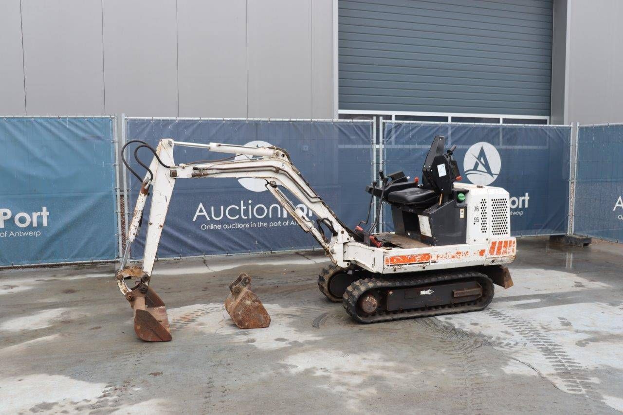 Mini digger Bobcat 220 Diesel 15hp 