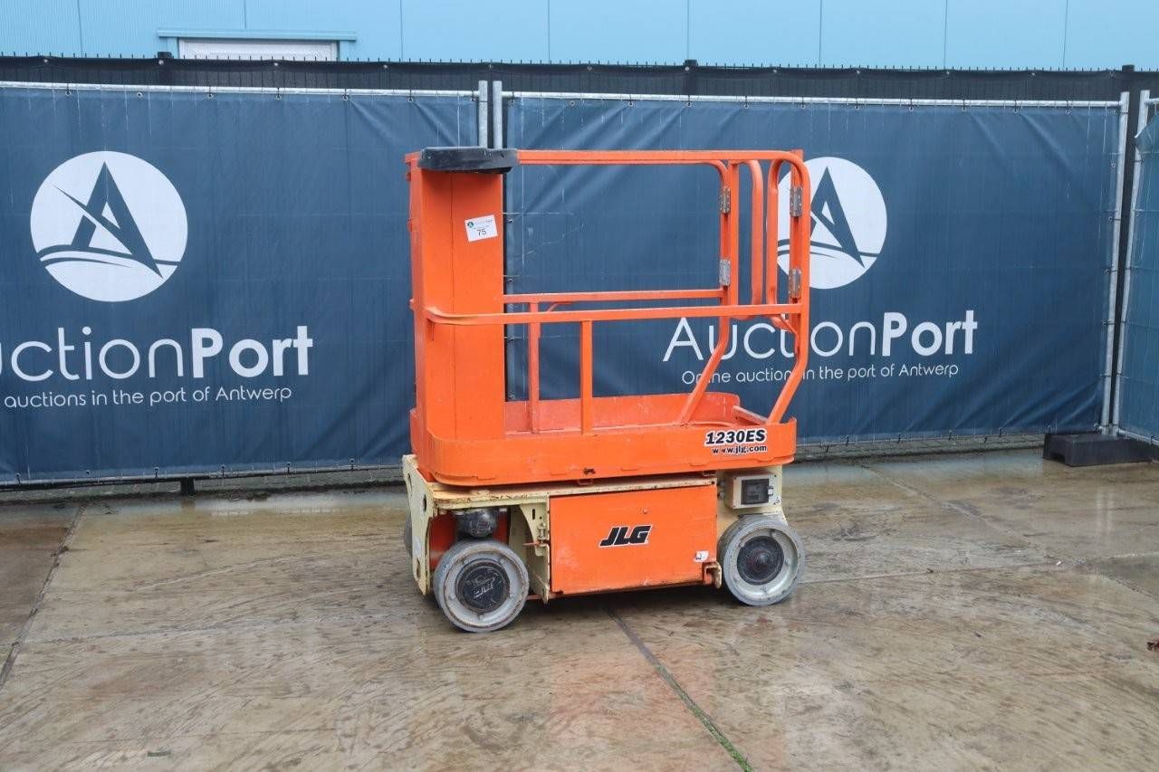 Mast lift JLG 1230ES Electric 5.66m 2007